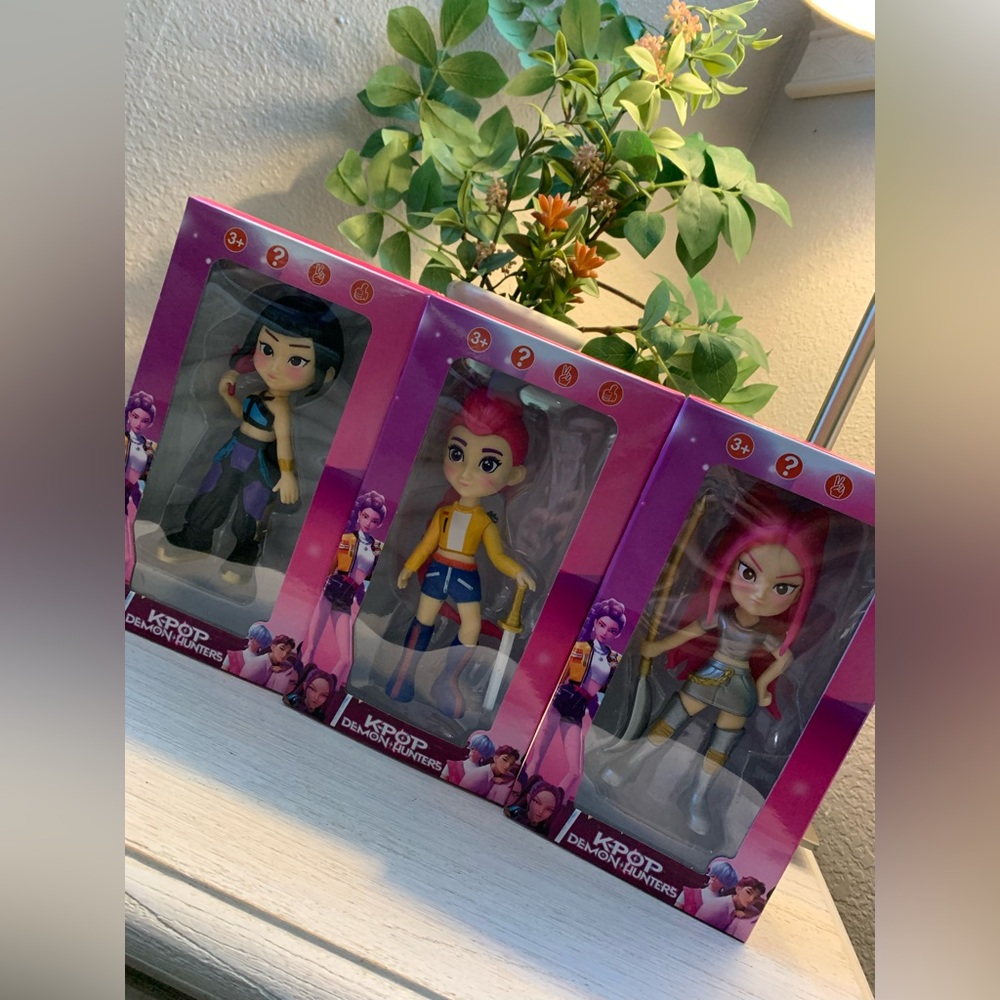 K-Pop Demon Hunters figurine set